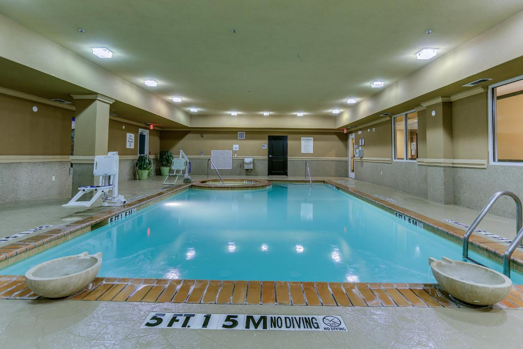 Holiday Inn Express Hotel & Suites Huntsville By Ihg Exterior photo